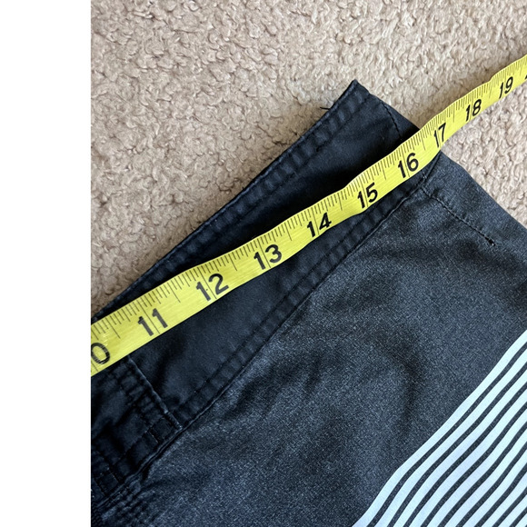 Men's Quicksilver Swimming Trunks 33 - Picture 3 of 5